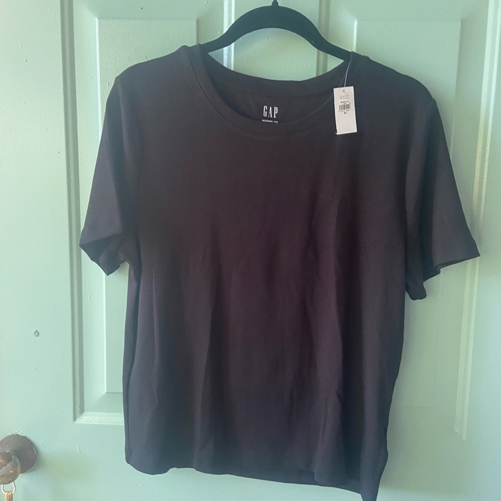 GAP Black Modern Tee T-Shirt Hits at Waist with Spandex